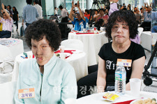 선풍기아줌마·화문석 할머니, “열심히 살고 있다”