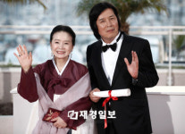 ‘시’ 여주인공 윤정희, "크리스찬 디올 거부, 남편이 골라준 의상 입었다"