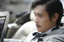 이병헌, 100년을 오가며 1인 3역 도전