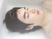 ‘4월컴백’ 에반 정규3집 물속 티저 공개 “죽을 각오로 노래”