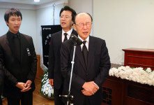 조용기 목사도 옥한흠 목사 빈소 찾아