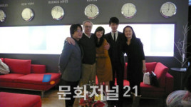 임수정, 베를린영화제 디터 코슬릭 집행위원장과 4년만에 조우