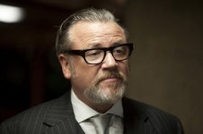 뉴스 | 연기파 배우 레이 윈스턴, <폭풍 속으로> 리메이크에 합류