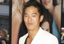 한국계 배우 레오나르도 남, 캐서린 헤이글과 호흡