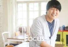 송강호, ‘괴물’의 세계버전…무표정 미친 존재감
