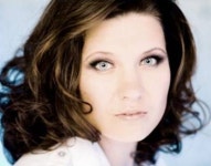 가을밤, 소프라노 신영옥 VS 마리나 레베카의