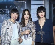 송혜교, 중국에서도 빛나는 미모…시크+고혹적 자태에