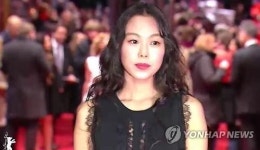 김민희 베를린 여우주연상 받자 할리우드리포터 "다니엘라 베가 예상했지만…예상 밖"