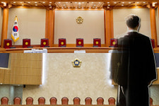 퇴직 대법관·헌법재판관, 갈 곳 더 줄었다