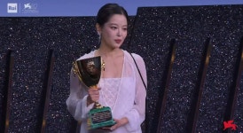 中 신지뢰, 베니스 영화제 여우주연상 수상…강수연·공리·엽덕한 잇는 아시아 배우 계보