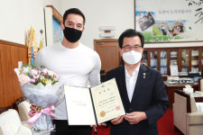 방송인 줄리엔 강, 청풍명월한우 홍보대사 위촉