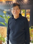 뜨끈한 갈비탕에 정성 가득…8년째 이웃과 한 끼 나누는 김인수 대표