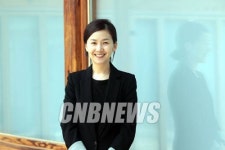 배우출신 김현정 작가, 내면의 심리를 수려한 붓으로 그려내