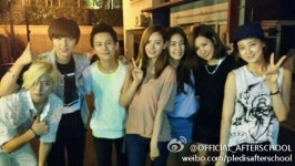 애프터스쿨-뉴이스트, 중국 국민 MC 허지옹과 다정샷 ‘훈훈’