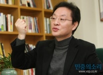 정두언 "전직 대통령 자살로 몬 검찰이 반발할 자격있나"