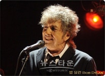 찬사와 우려가 뒤섞인 노벨문학상 수상 가수