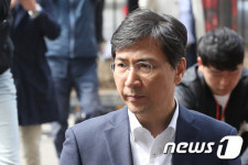 안희정, 영장심사 출석 “검찰과 법원의 결정 충실히 따르겠다”