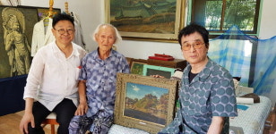 신옥진 부산공간화랑 대표 밀양시에 작품 기부 이어가