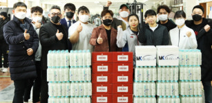 MK글로리아 장민기 회장, 배우 조재윤ㆍ서동원과 역도팀 물품 후원