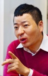 살아남으려 센 영화 찍는다…