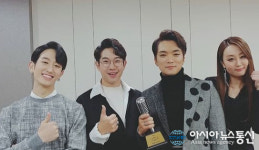 김신의, 뮤지컬 배우 겸 가수