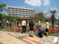 순천지원 판사 법복 벗고 환경정화 나서