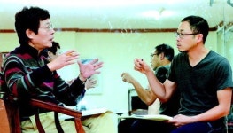 경남예술극단 연극 ‘죽어도 웃는다’ 연출가 문종근-주연배우 최동석 만남