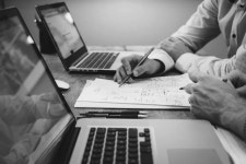 학생에 시험문제 알려준 교사 벌금 300만원