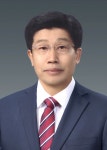 심홍섭 시인 제6회 김영일 다람쥐문학상 수상