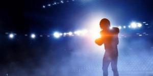 모친 살해 혐의로 구속된 전 미식축구 선수