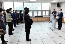 김석준 교육감, 5급 이상 지방공무원 인사발령장 수여