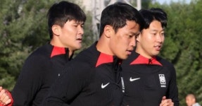 “한국 축구 이끌어 갈 친구” 황희찬이 입 쩍 벌리며 극찬한 선수 (+실명)