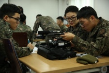 “오케이~ 오늘은 내가 카메라 감독”