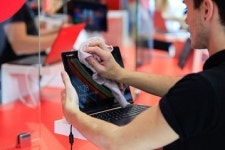 중국의 해외 M&A 이끌던 국영기업에 맞선 민간기업들