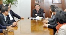 뿔난 도의회 "전직 도의원 문제, 왜 우리탓을 해?"