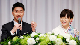 불륜설 후쿠하라와 이혼설 부인은 역시 돈 때문