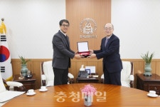 김원경 한국교원대 교수, 대학 발전기금 기탁