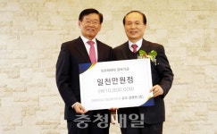 김영권 건양대 교수, 퇴임 앞두고 장학금·도서 기탁