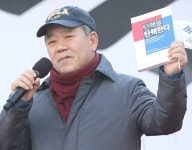 헌재서 고함·삿대질 김평우 변호사, 알고보니 소설가 김동리 아들