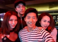 아이비, 연인 고은성과 다정하게