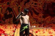 앤소니 키에디스, 군살 제로 60대 탄탄 몸매