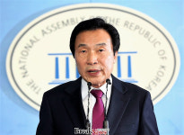 손학규, 작품 “다산의 강진과 나의 강진”으로 수필문학 등단