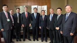 홍기택 회장, 금융허브 구축 외교 나서