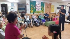 웃음바이러스 퍼뜨리는 최정호 경관 훈훈