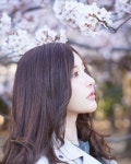 아마츠카 모에, 벚꽃 아래 아련한 눈빛의