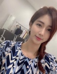 박서현 아나운서, 투명한 피부가 빛나는 미모