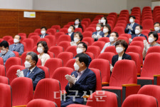 거리두고 수여식