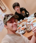 방탄소년단(BTS) 제이홉, 일본 영화배우 사카구치 켄타로와 함께 식사 인증샷…