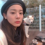 배우 설인아, 반려견 줄리와의 카페 데이트…
