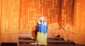 푸틴 지지한 러 소프라노 대신 우크라 디바,